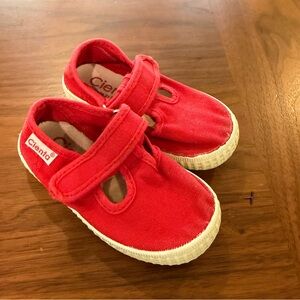 Cienta Red Canvas Mary Jane Sneakers with Hook-and-Loop Strap